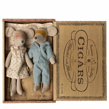 Maman et Papa Souris dans Boite à Cigares