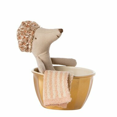 Souris Grande Soeur dans sa Tasse Baignoire