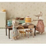 Longue Table &agrave; Manger pour Souris