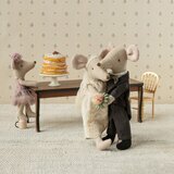 Longue Table &agrave; Manger pour Souris