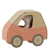 Souris Petite Soeur au Volant
